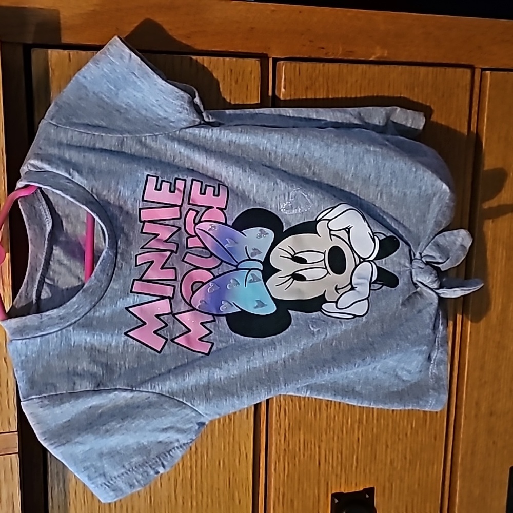 !!.         Girls size 6 top